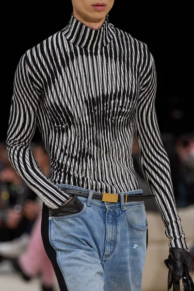 Look 32